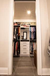 walk in closet organizer